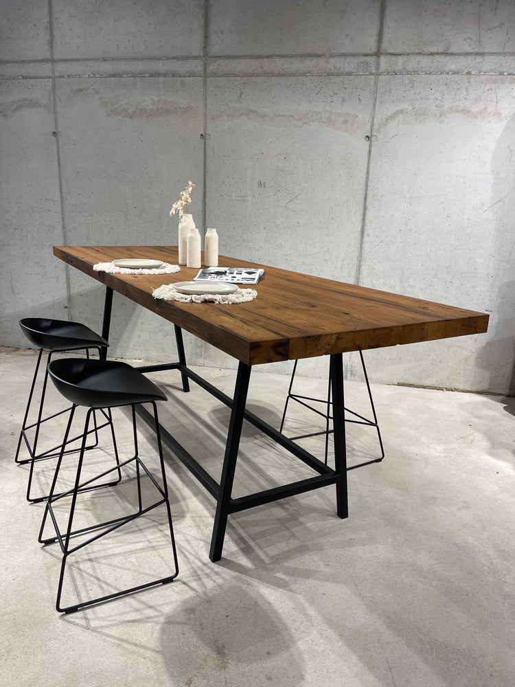 Bartisch Massivholz von Holzwerk Hamburg