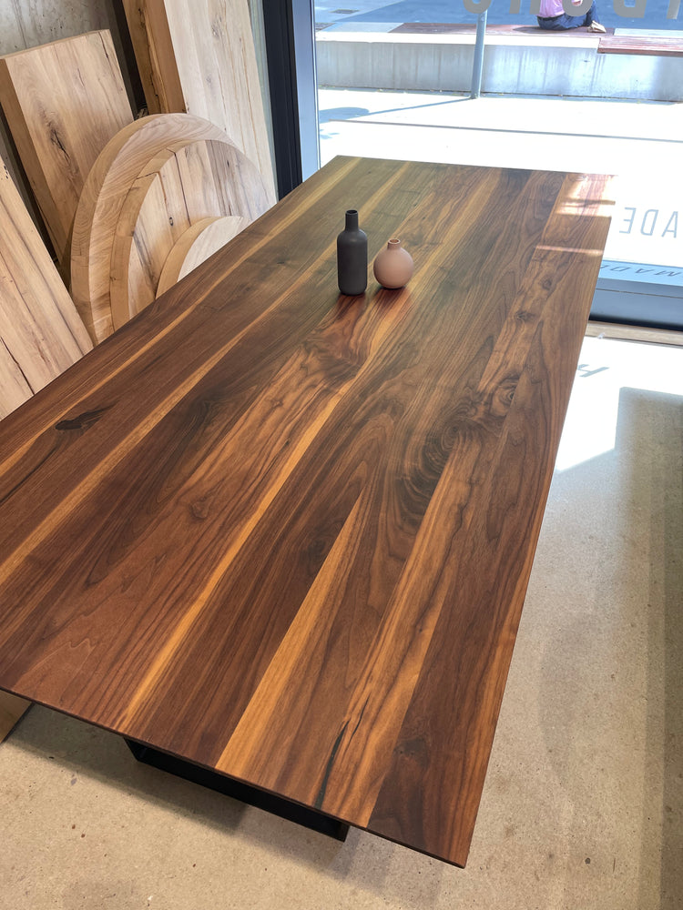 Esstisch Schweizer Kante Nussbaum Massivholz Unikat 220x100x5cm