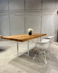 Designtisch Massivholztisch von der Manufaktur Holzwerk Hamburg