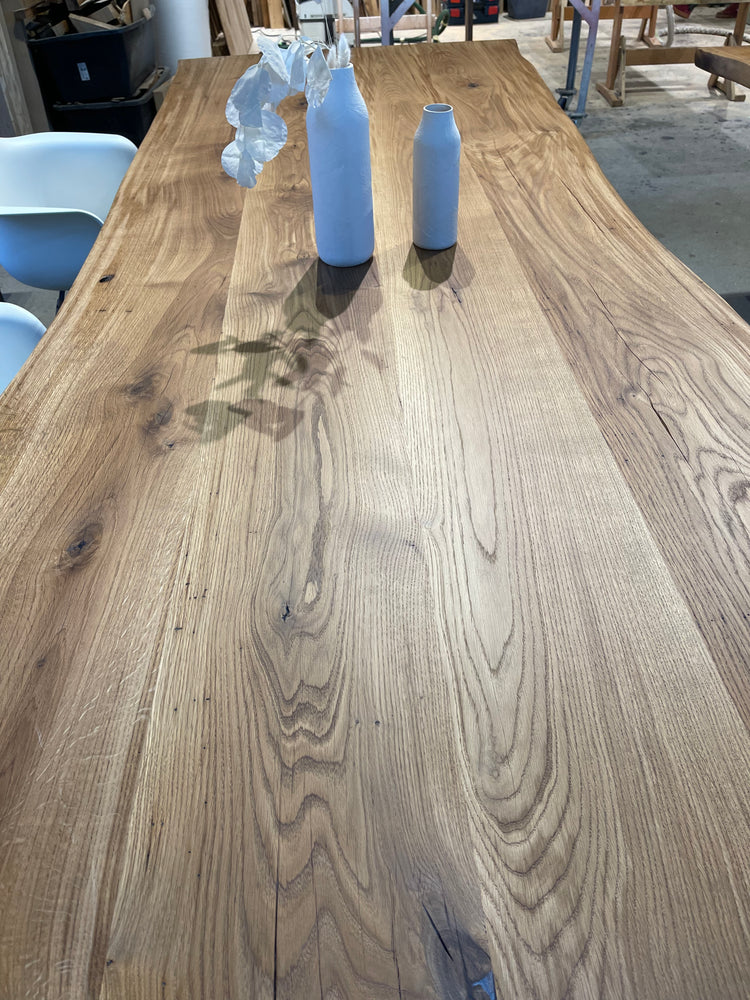 Esstisch Eiche Massiv mit Baumkante | Massivholztisch nach Maß | individueller Holztisch von Holzwerk Hamburg