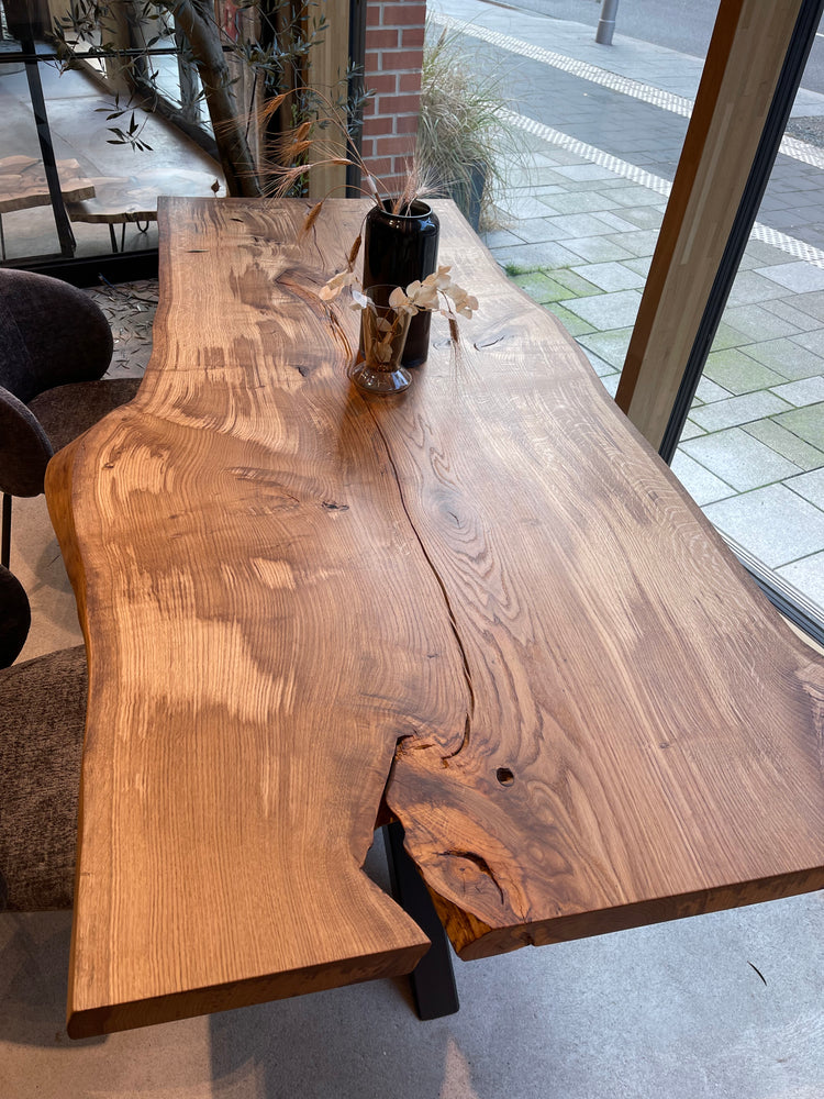 Holztisch Baumkante massiv Eichenholz Naturholz | Holzwerk Hamburg