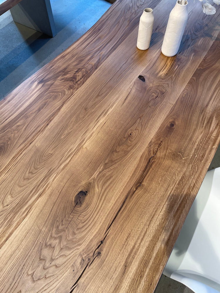 Esstisch Eiche Massiv mit Baumkante | Massivholztisch nach Maß | individueller Holztisch von Holzwerk Hamburg