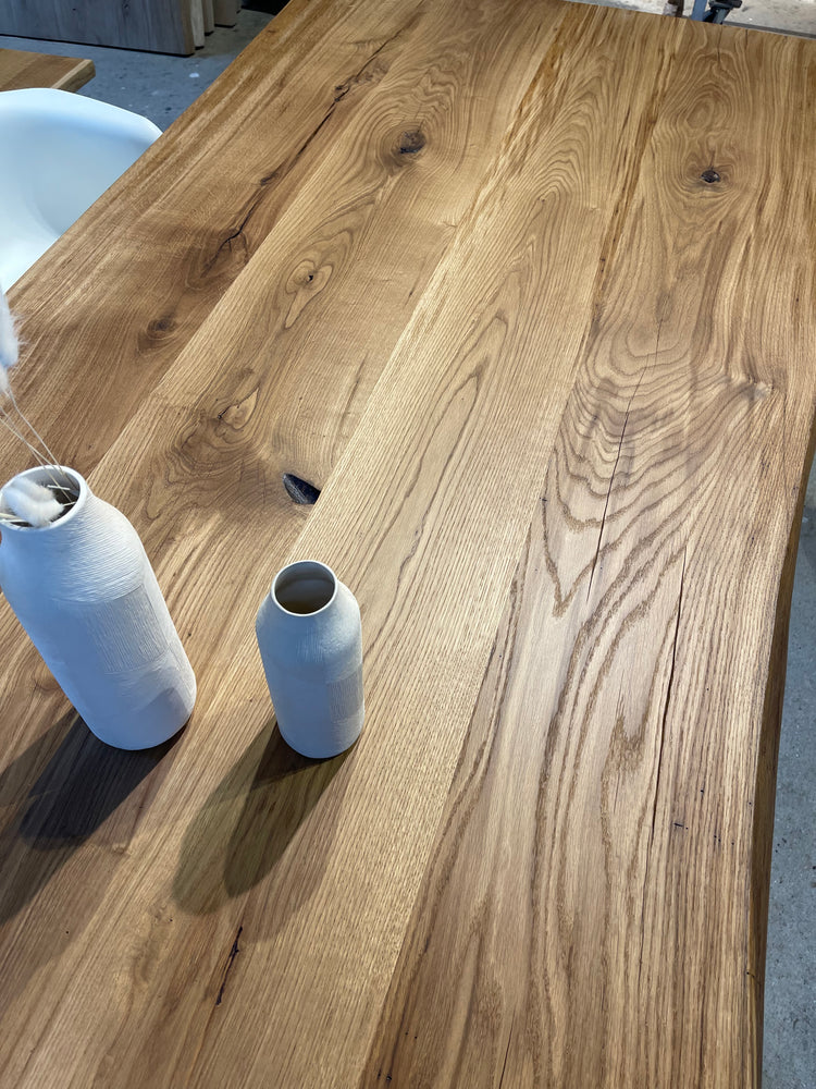 Esstisch Eiche Massiv mit Baumkante | Massivholztisch nach Maß | individueller Holztisch von Holzwerk Hamburg