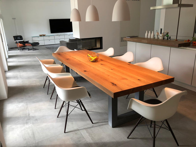 Esstisch mit Betongestell | Massivholztisch mit Beton | Holztisch mit Beton