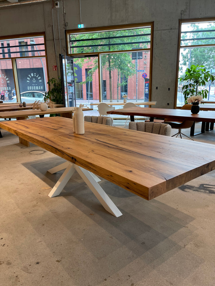 Besondere Esstische - Holzwerk Hamburg fertigt Dein Tisch Unikat fern ab der Massenproduktion 