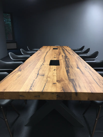 Konferenztisch individuell aus Massivholz | Holzwerk Hamburg 
