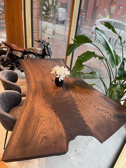 Unikat Tisch Nussbaum Baumtisch aus einem Stück 