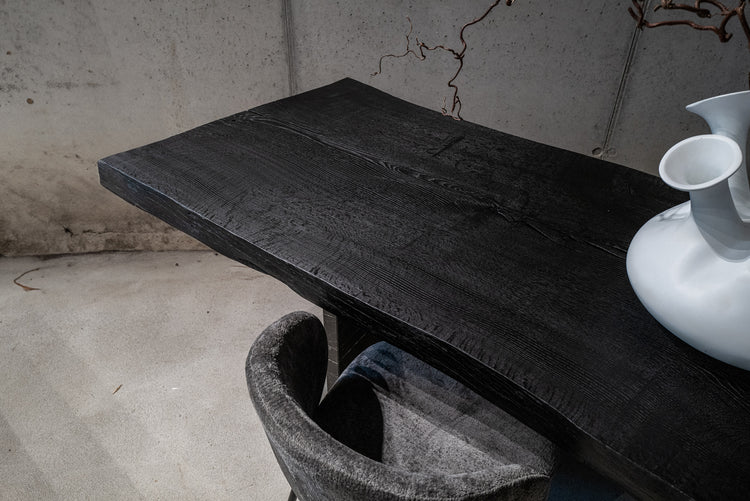 Esstisch geköhlt nach Maß | Massivholztisch schwarz geköhlt | Tisch Monolith Eiche geköhlt |
