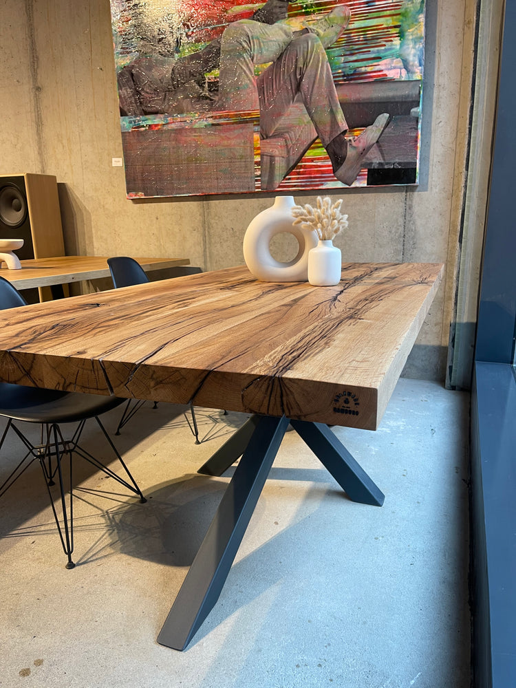 Massivholztisch aus Wildeiche charaktervolles Holz