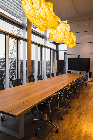 Individueller Konferenztisch für dein Büro | Holzwerk Hamburg 