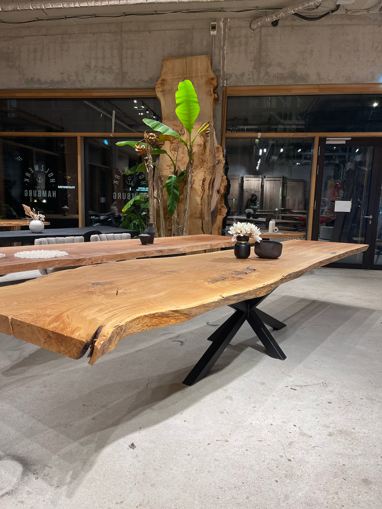 Baumtisch Monolith Eiche | Massivholztisch aus einem Stück | Holzwerk Hamburg