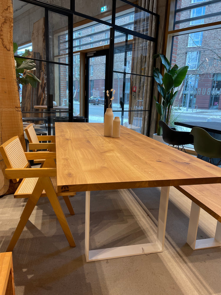 Moderner Esstisch aus Massivholz Eiche | Tischgestell weiß | Massivholztisch aus Eichenholz | Holztisch nach Maß
