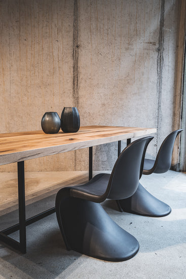 Designtisch in Wunschgröße | Massivholztisch Eichenholz rustikal | Tischgestell schwarz 