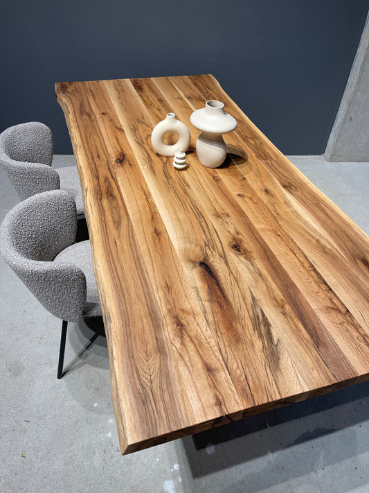 Esstisch Massivholz Wildeiche mit Baumkante | Baumkantentisch aus Massivholz