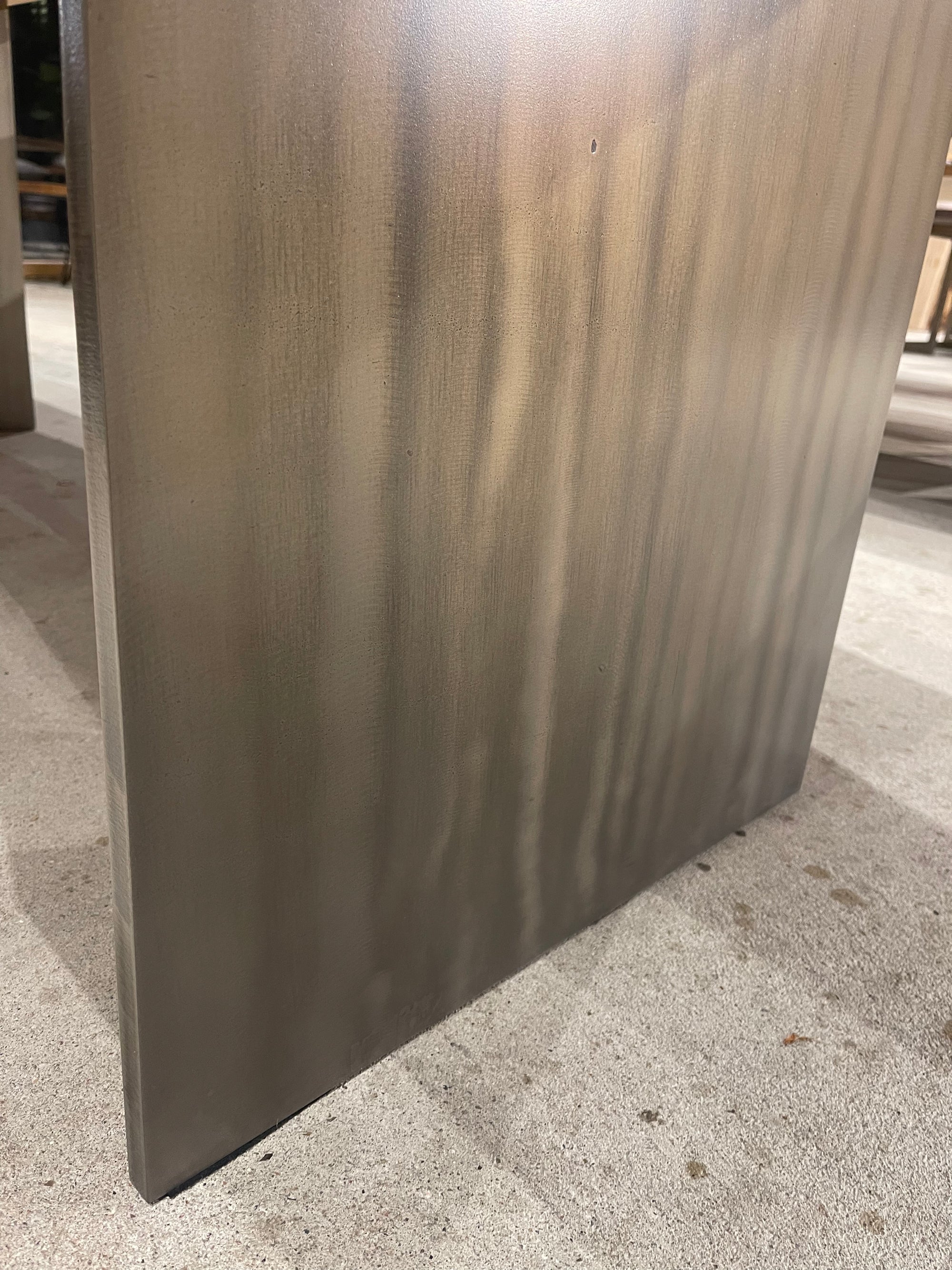Esstisch Unikat Eschenholz | Monolith Tisch aus einem Stück