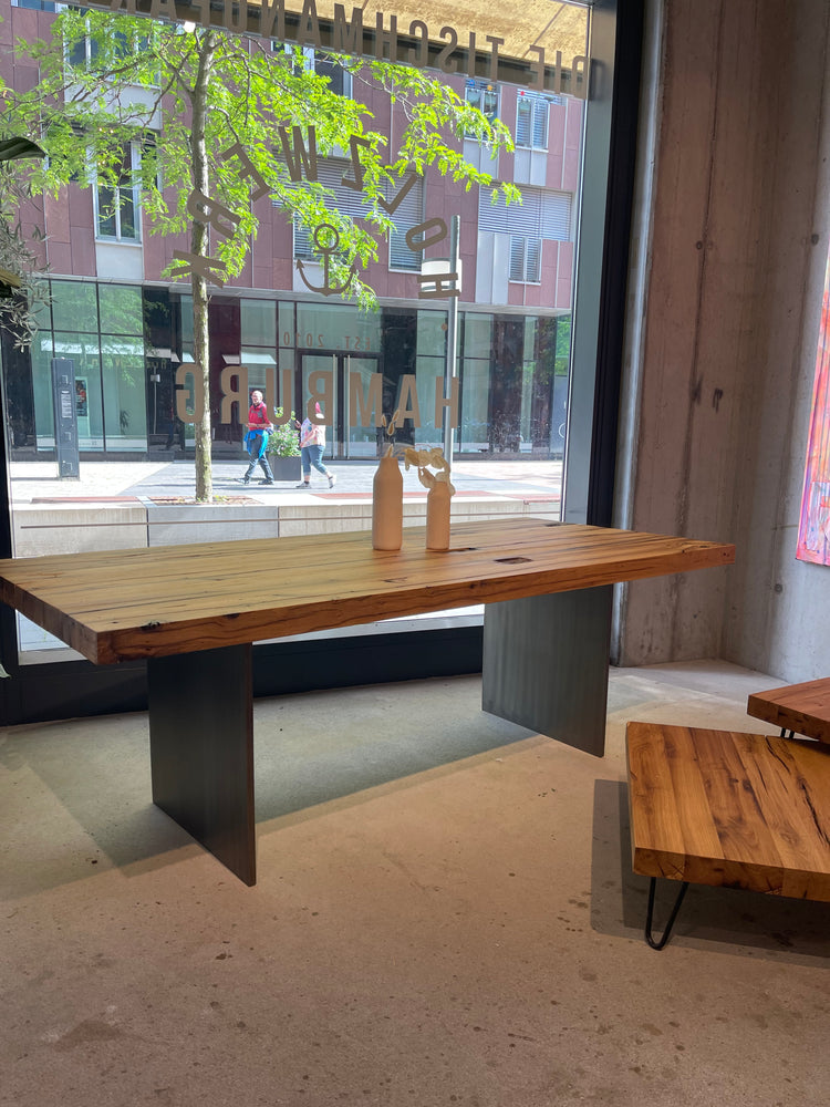 Esstisch aus Massivholz nach Maß - individuelles Tisch Unikat von Holzwerk Hamburg