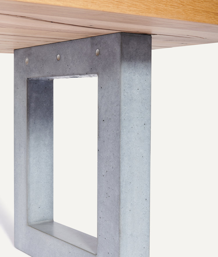 Esstisch aus Massivholztisch mit Beton| Massivholztisch mit Beton | Holztisch mit Beton