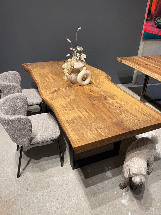 Esstisch Massivholz aus einer Bohle Eiche | Holzwerk Hamburg 