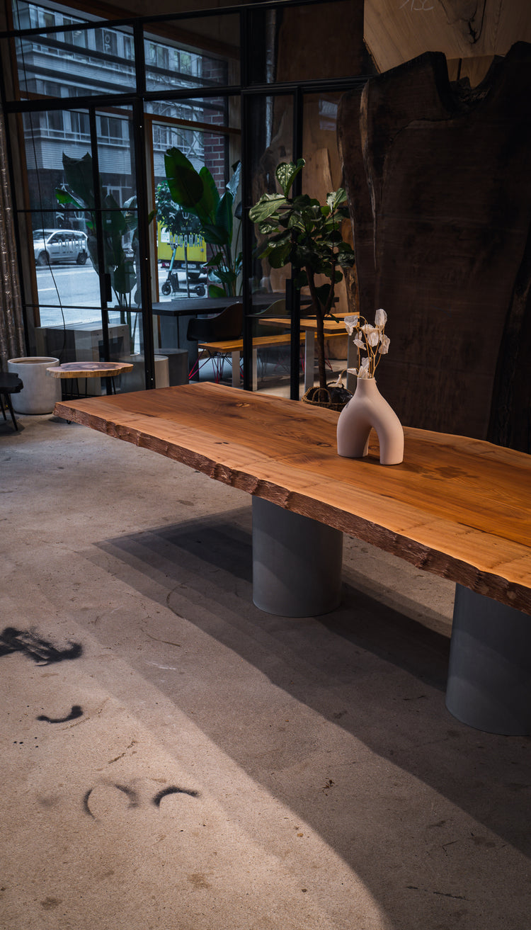 Baumtisch Platanenholz | Esstisch Monolith | Konferenztisch  Massivholz | Massivholztisch aus einem Stück | Holzwerk Hamburg