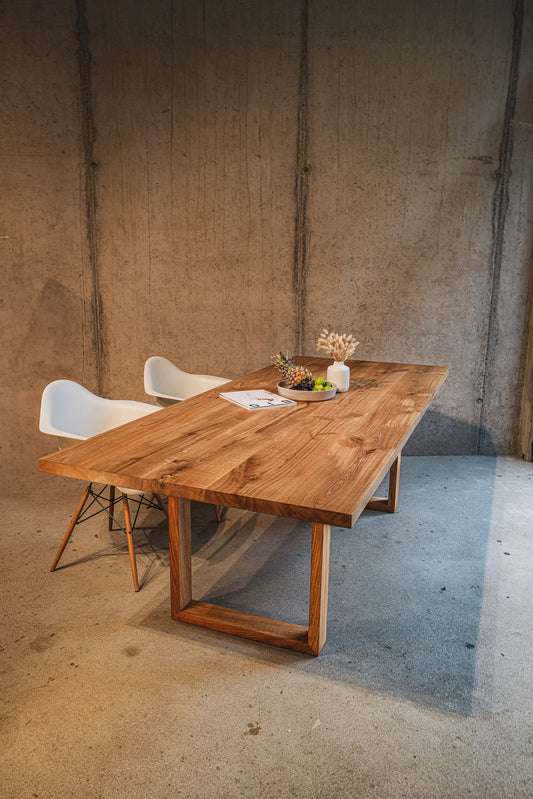 Holztisch nach Maß | Individueller Massivholztisch in Deiner Wunschgröße | Tischgestell aus Holz