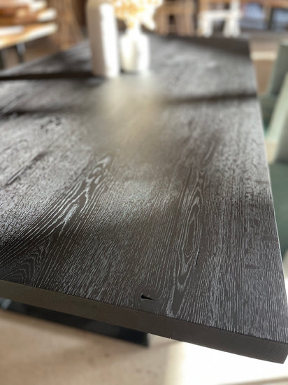 Massivholz Tisch schwarz | schwarzer Eichentisch geköhlt | Holzwerk Hamburg