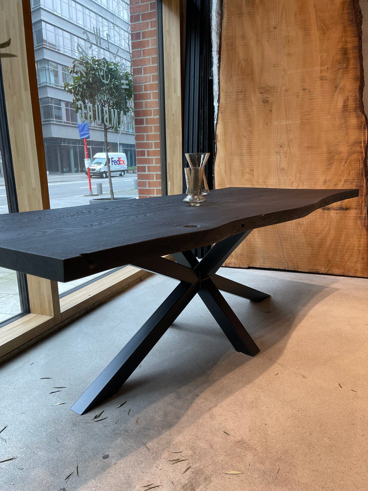 Holztisch schwarz geköhlt Eichenholz | Holzwerk Hamburg 
