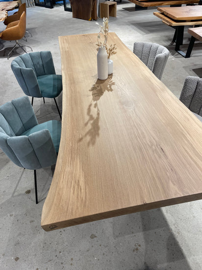 Heller Baumtisch aus einem Stück Eiche | Holzwerk HamburgHeller Baumtisch aus einem Stück Eiche | Holzwerk Hamburg