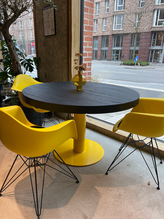 Runder Tisch mit Vitra Stühlen | Holzwerk Hamburg 