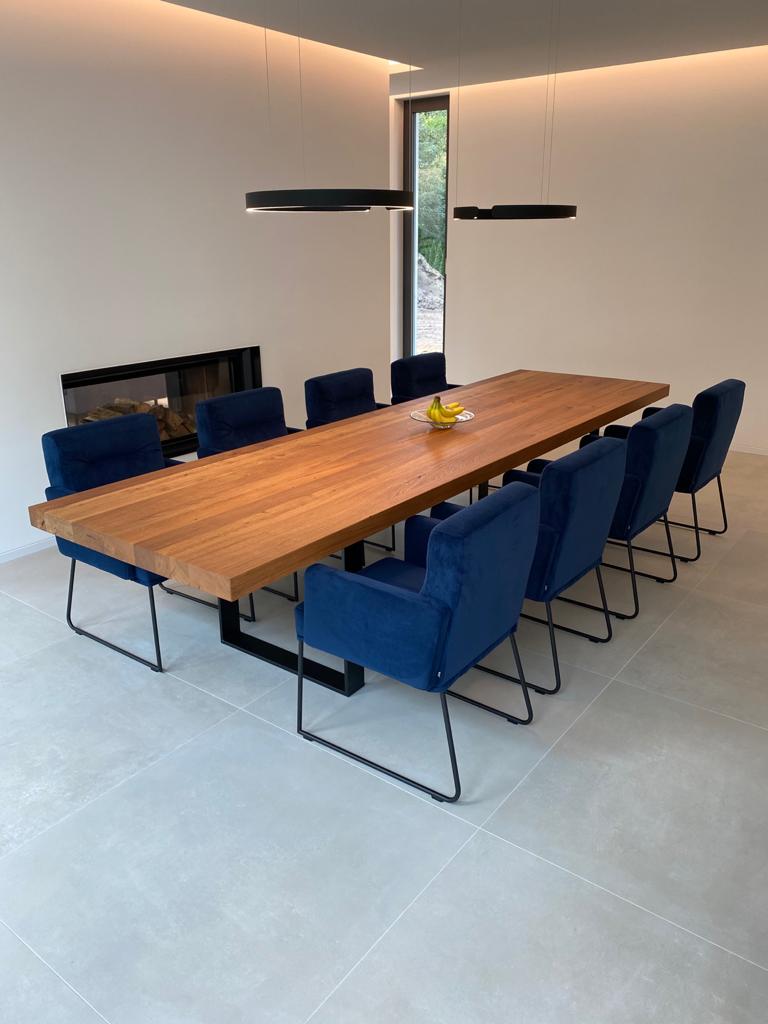 Esstisch nach Maß von Holzwerk Hamburg mit Occhio Leuchten