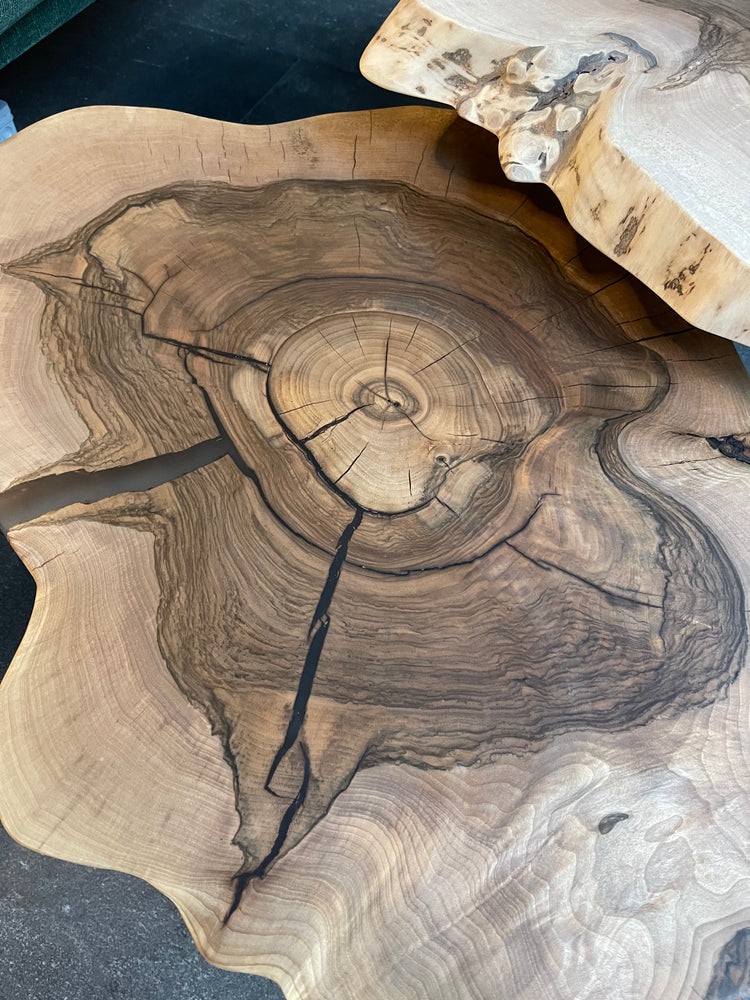 Baumscheibentisch | Beistelltisch aus einem Stück Holz | Holzwerk Hamburg