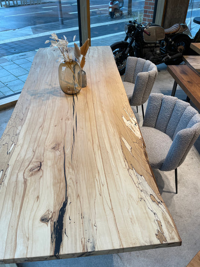 Designer Tisch aus gestockter Buche | Designtisch mit Naturstein | Holzwerk Hamburg