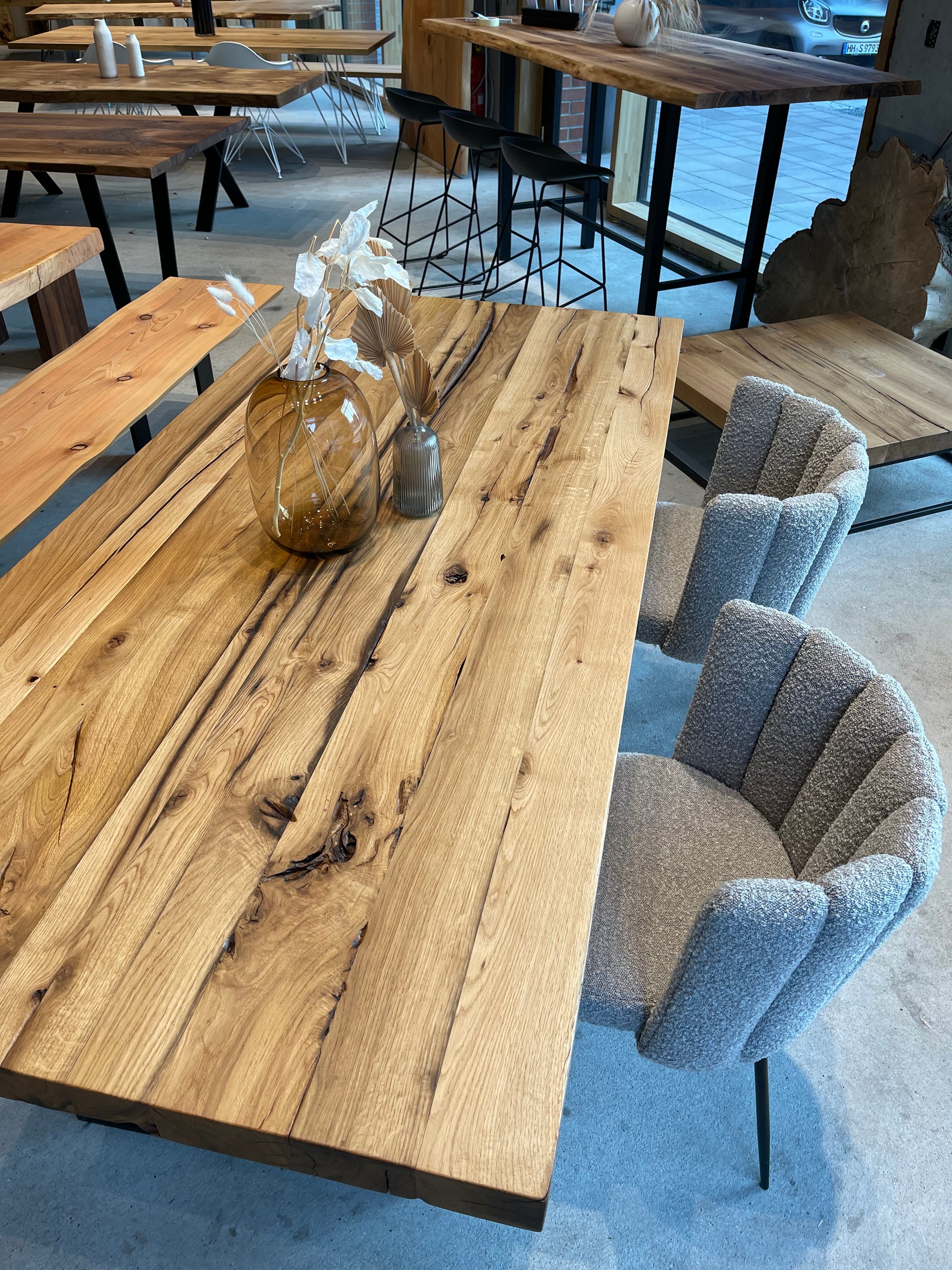 Altholztisch Eiche Rustikal | Tischgestell aus schwarzem Stahl | Holzwerk Hamburg