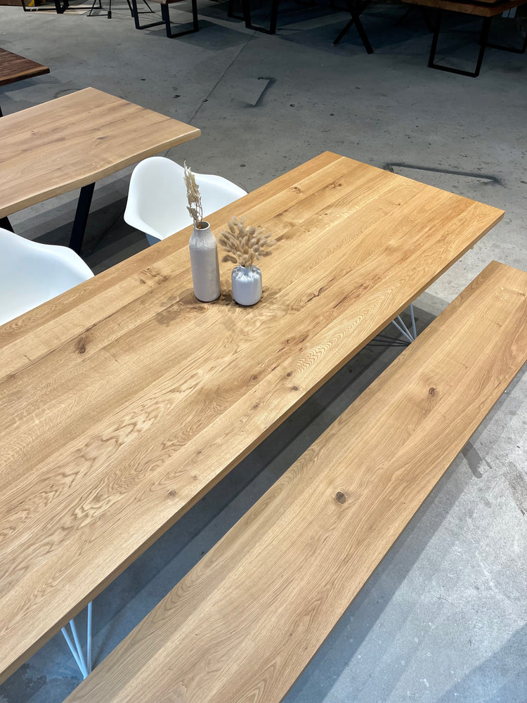  Filigraner Esstisch aus Eiche | Weißes Tischgestell aus Stahl | Holzwerk Hamburg