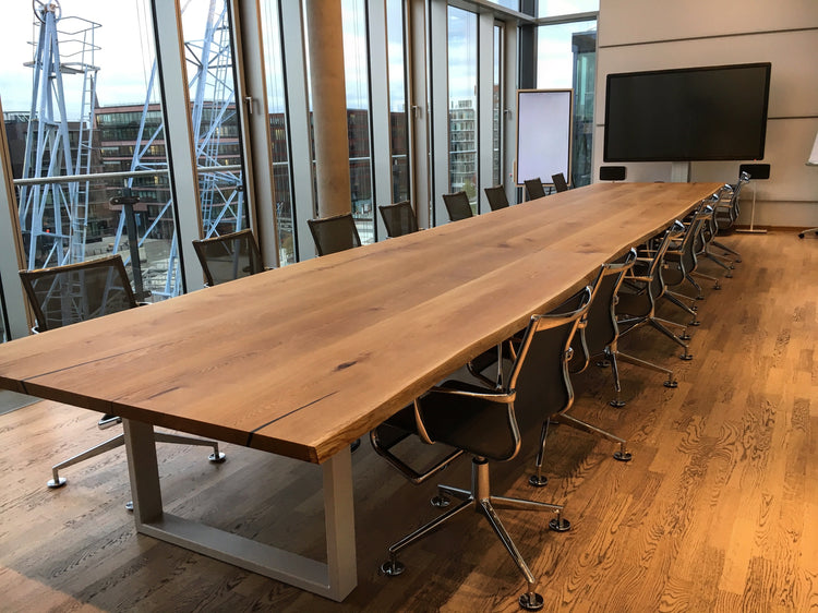 Großer Konferenztisch Eiche - Konferenztisch Natürliche Baumkante - Tischgestell aus Stahl pulverbeschichtet