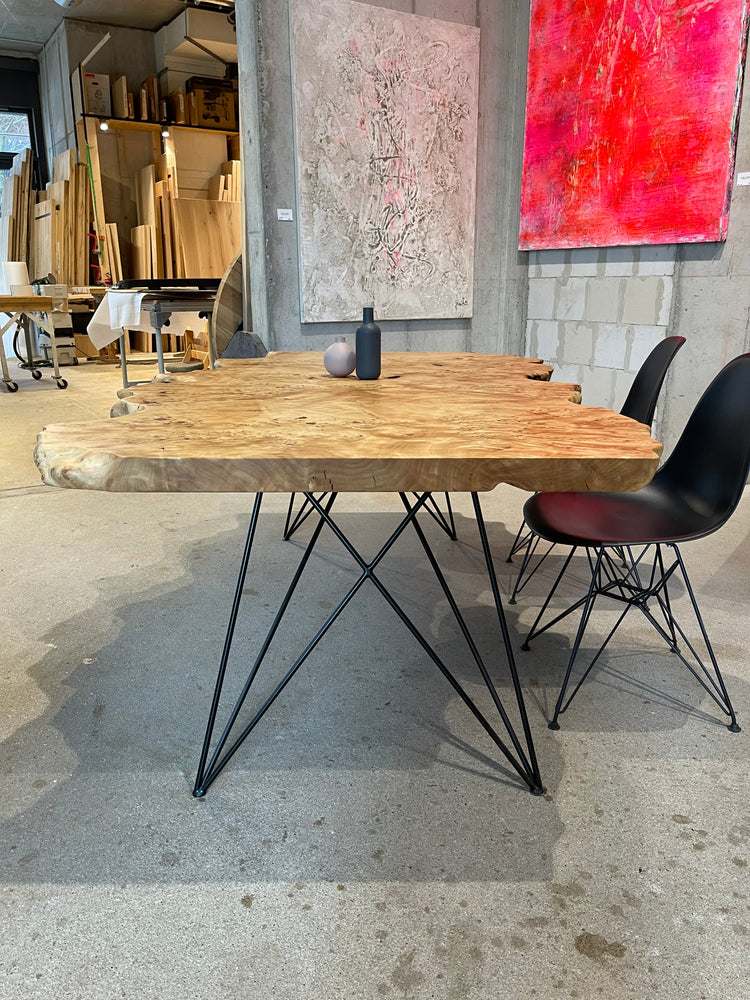 Massivholztisch mit Baumkante | Holzwerk Hamburg 