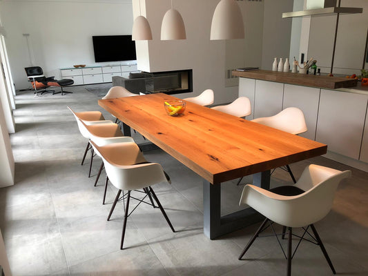 Esstisch mit Betongestell | Massivholztisch mit Beton | Holztisch mit Beton