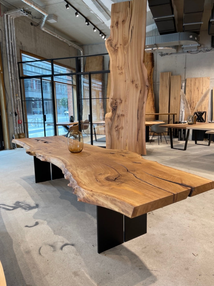 Massivholztisch Eiche aus einem Stück | Monolith Tisch Eiche | Holzwerk Hamburg