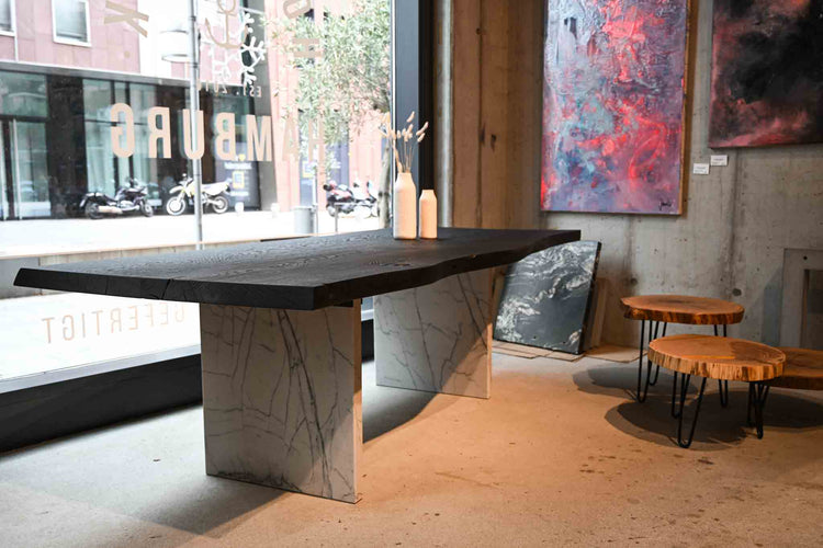 Schwarzer Holztisch | Tischgestell aus Naturstein | Holzwerk Hamburg
