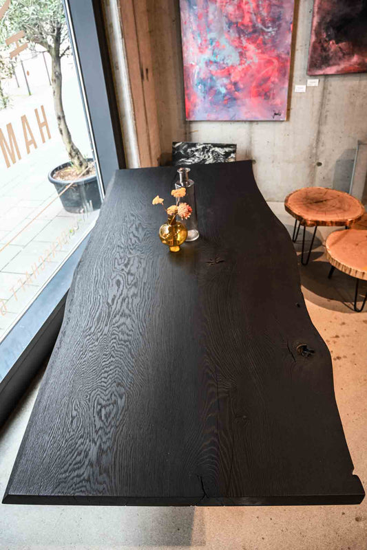 Schwarzer Holztisch | Tischgestell aus Naturstein | Holzwerk Hamburg